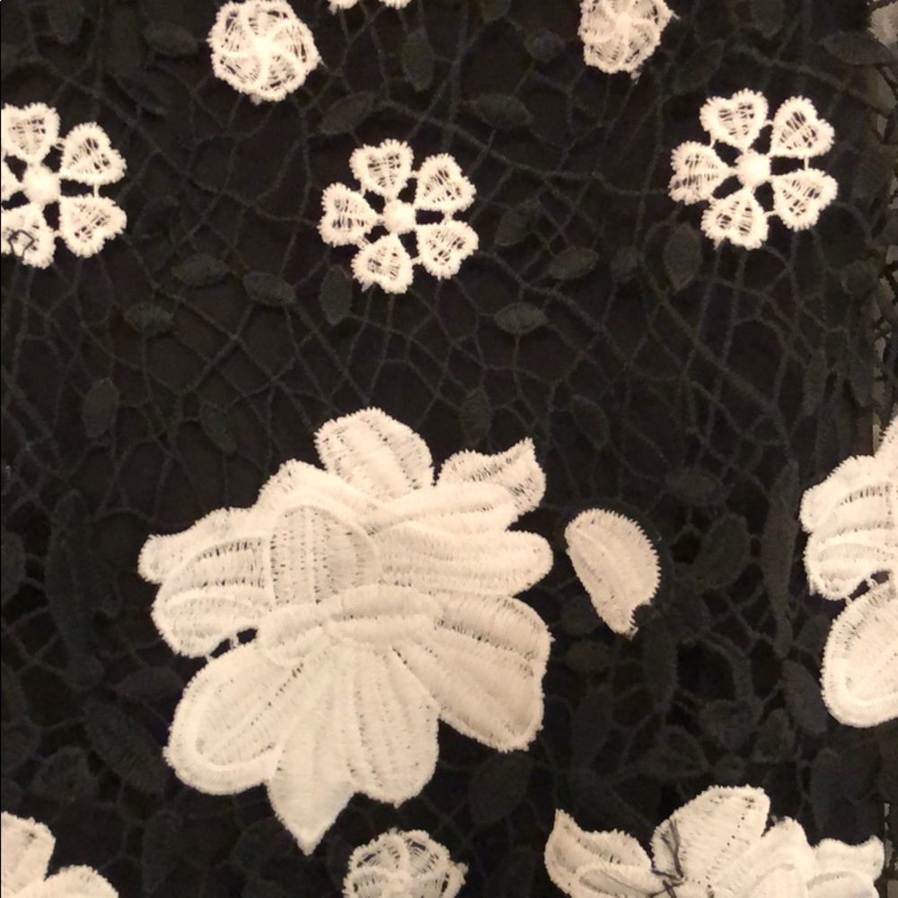 Floral appliqué sheath dress with ruffle hem - Picture 4 of 5